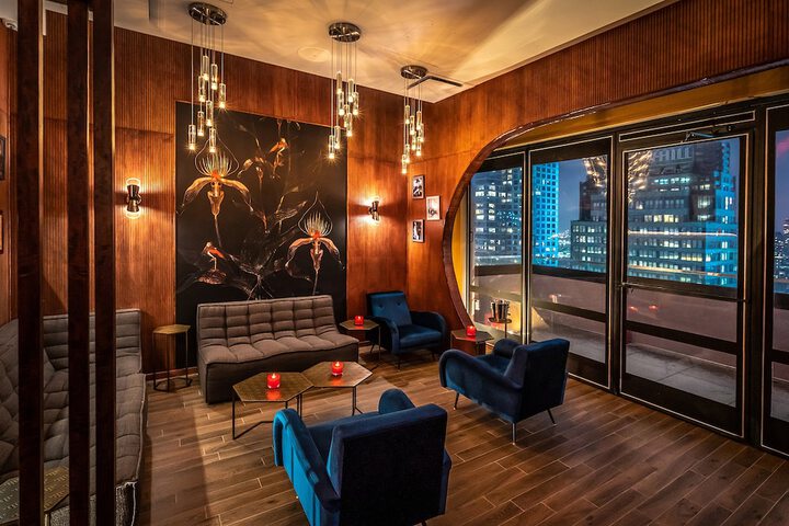 Lounge 40 of 52