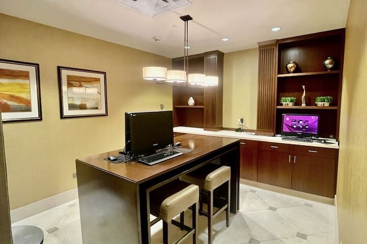 Business Center 24 of 25