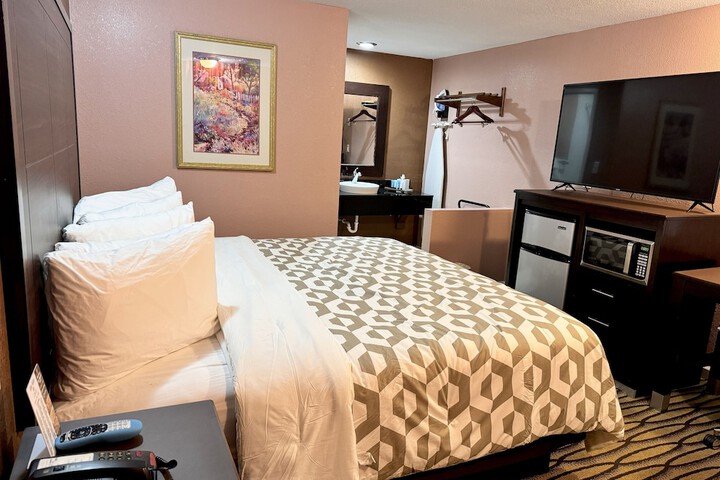 Room 102 of 155