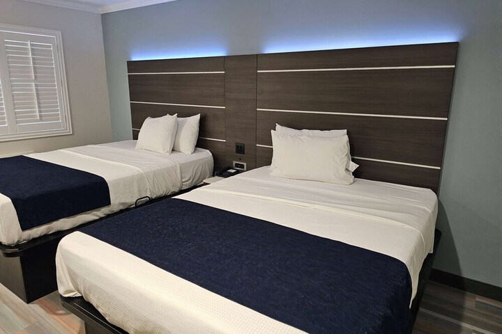 Travelodge by Wyndham Fullerton Near Anaheim
