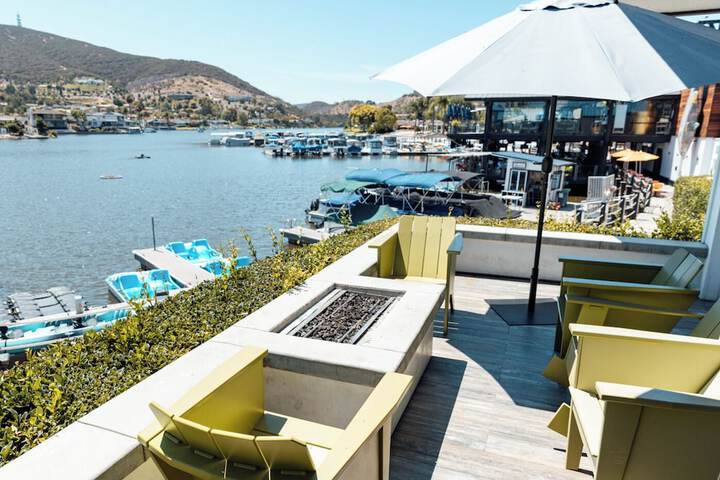 Lakehouse Resort