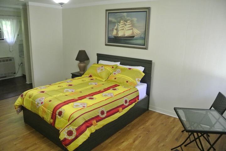 Room 7 of 12