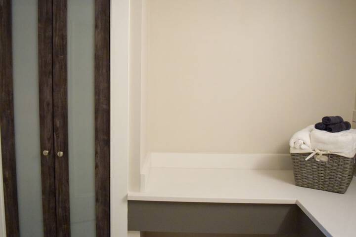 Room 28 of 65