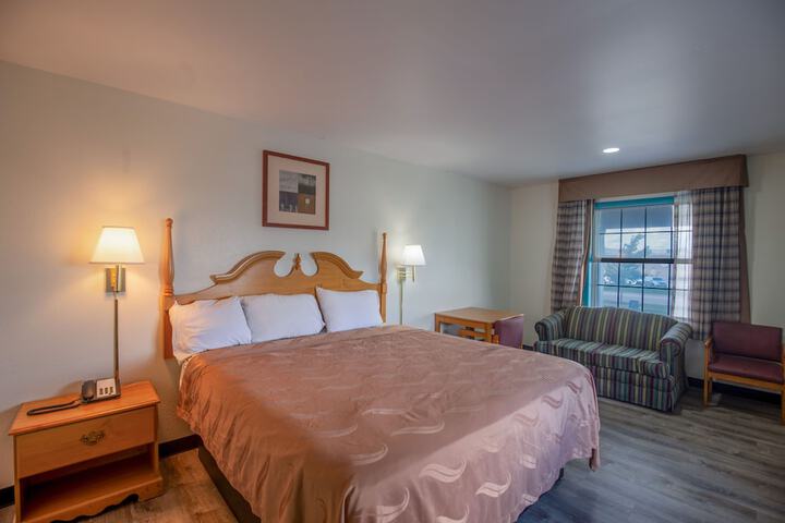 Economy Inn & Suites