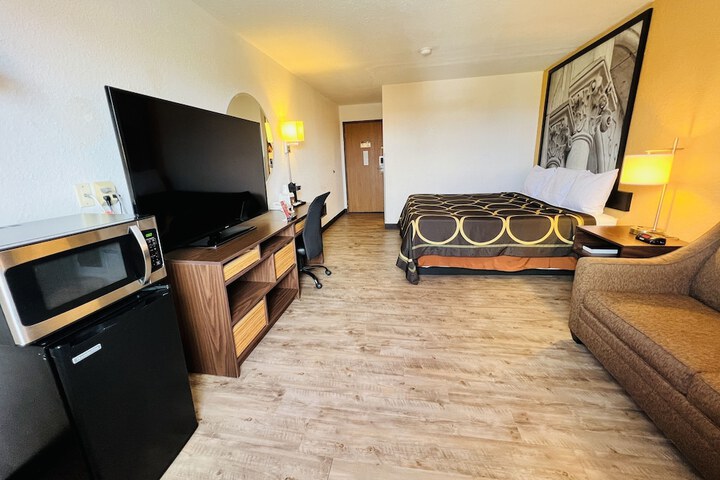 Room 32 of 42