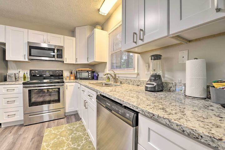 Charming Southern Pines Abode - Walk to Dtwn!