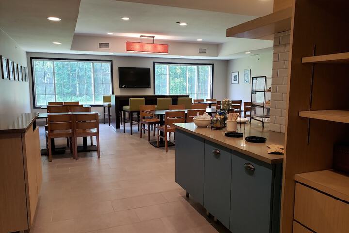 Country Inn & Suites by Radisson Detroit Lakes