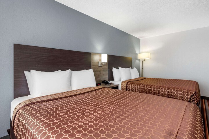 Room 35 of 72
