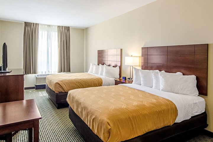 Quality Inn & Suites Near Tanger Outlet Mall