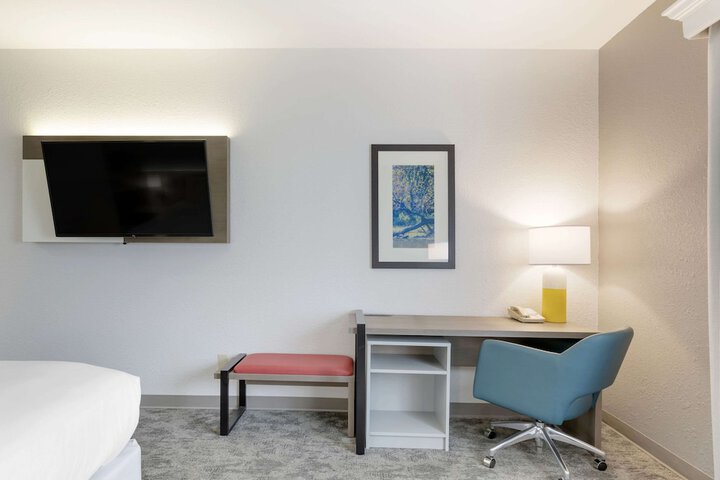 Room 42 of 69