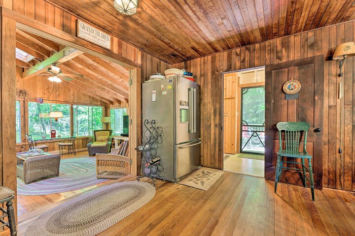 Douglas whispering Winds Cottage w / Beach!
