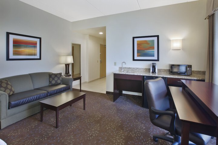 Holiday Inn Express & Suites Geneva Finger Lakes by IHG