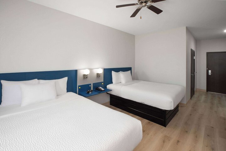 Room 7 of 28