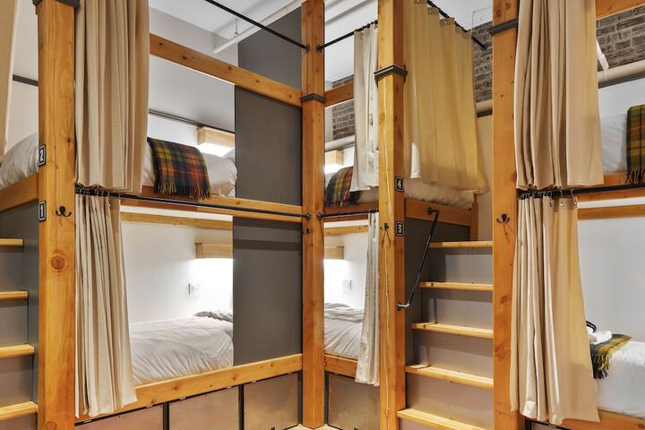 Room 33 of 77