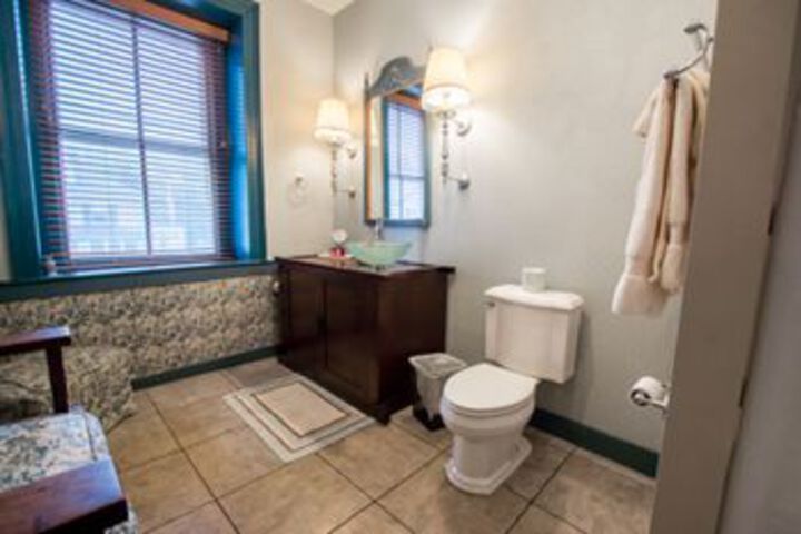 The Historic Fairfield Inn