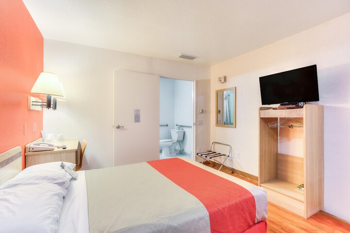 Motel 6 Tigard OR - Portland South - Lake Oswego