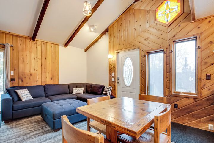 Iron River Retreat w / Sauna: Walk to Ski Brule!