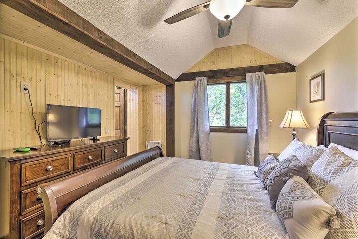 Private Guest House w / Deck + Spectacular Views!
