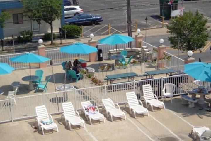 Sundeck 25 of 26