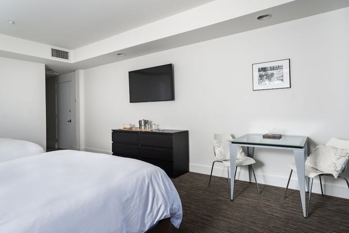 Room 16 of 40