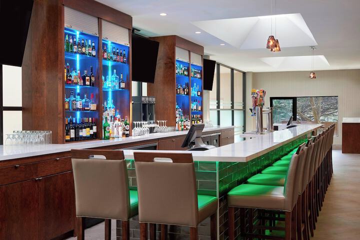 Lounge 40 of 47