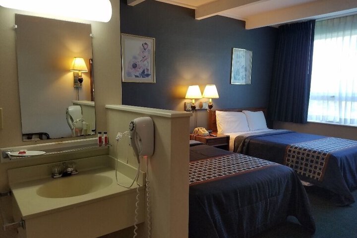 Room 27 of 42