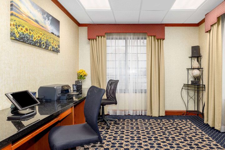 Business Center 36 of 36