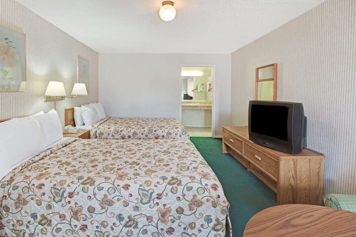 Room 6 of 15