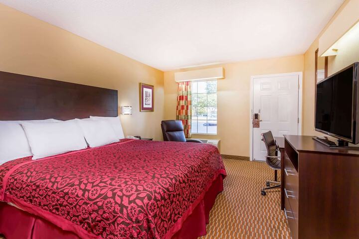 Room 9 of 18