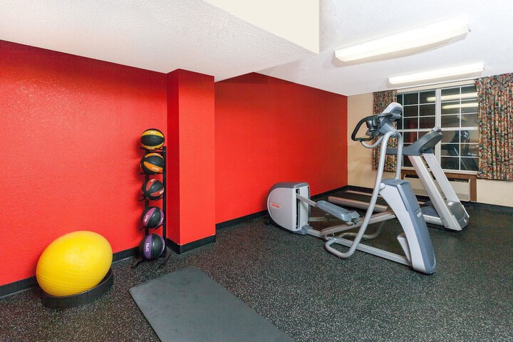 Days Inn & Suites by Wyndham Tucker / Northlake