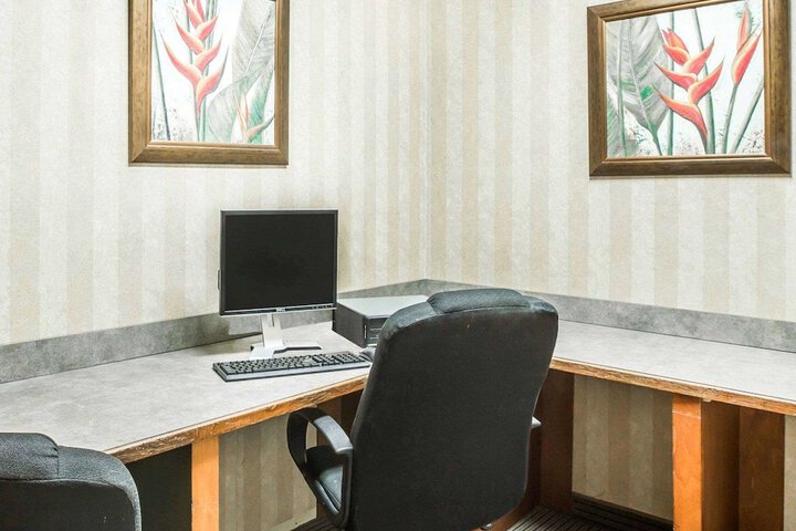 Business Center 23 of 23