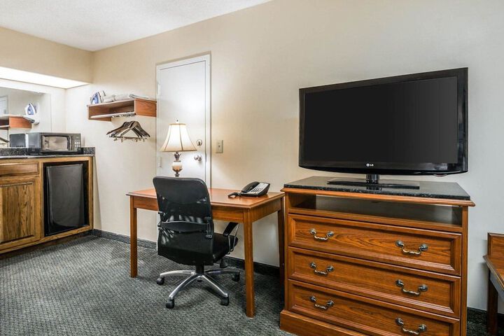 Room 17 of 24