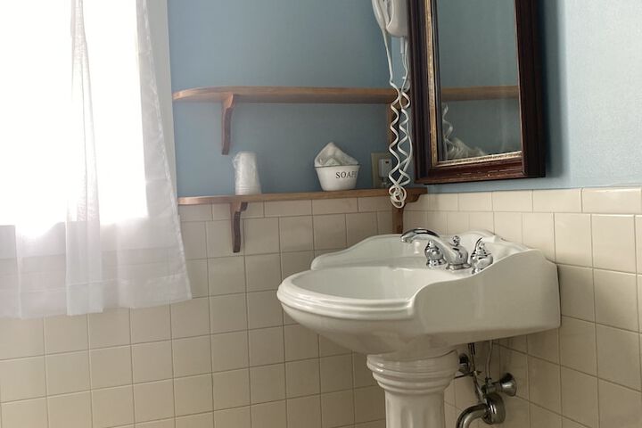 Room 247 of 294