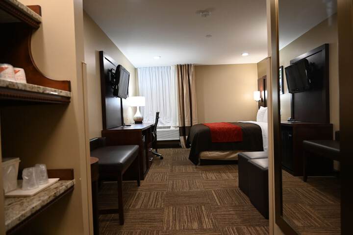 Giles Hotel Inn & Suites