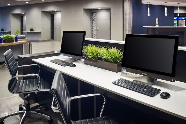 Business Center 28 of 31