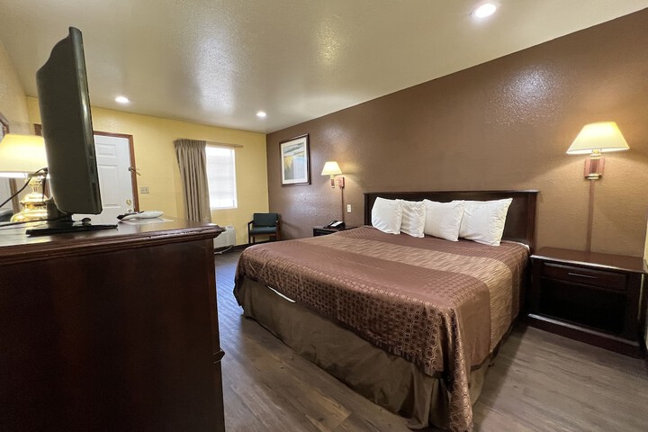 Room 5 of 9