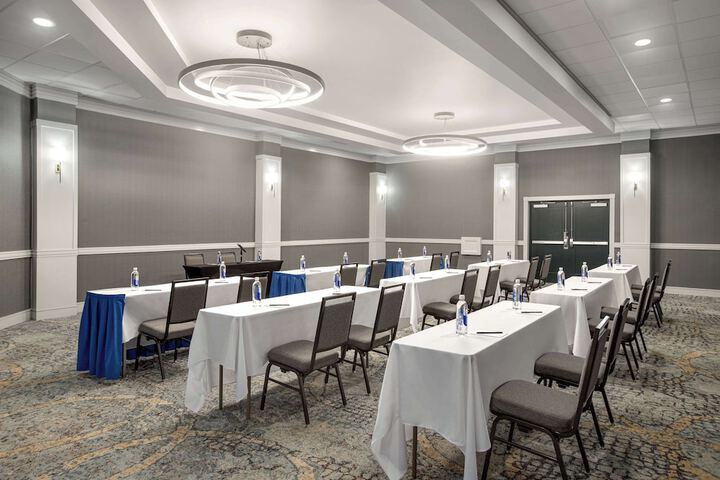 Doubletree by Hilton Fort Myers at Bell Tower Shops