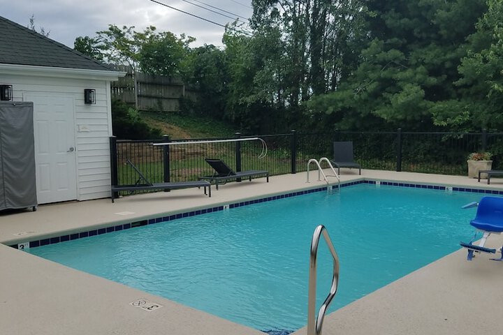 Pool 10 of 49