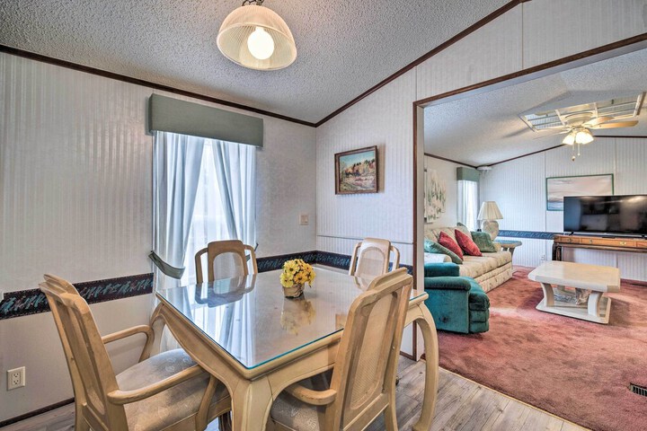 Peaceful Canal-front Retreat w / Boathouse!
