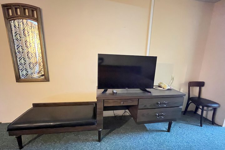 Room 7 of 10