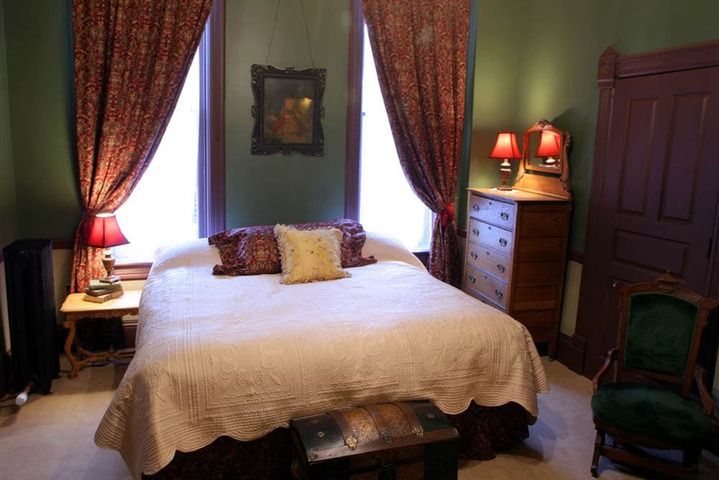 Martin & Mason Hotel