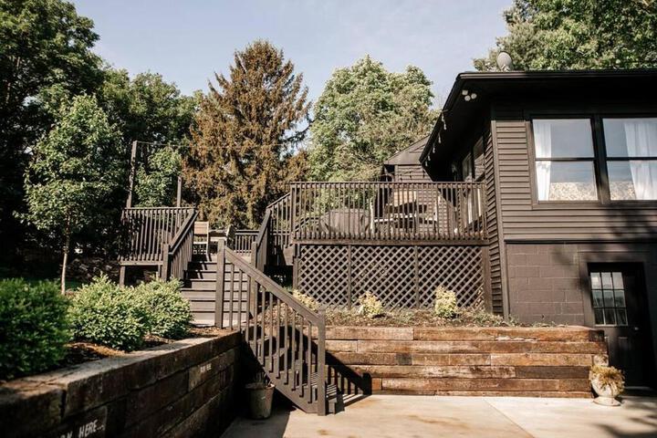 Ode to the 70's creative private home with pool