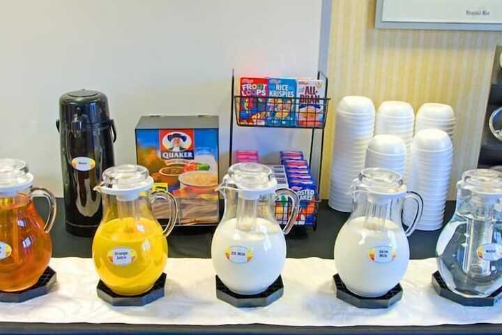 Breakfast/Coffee Service 64 of 78