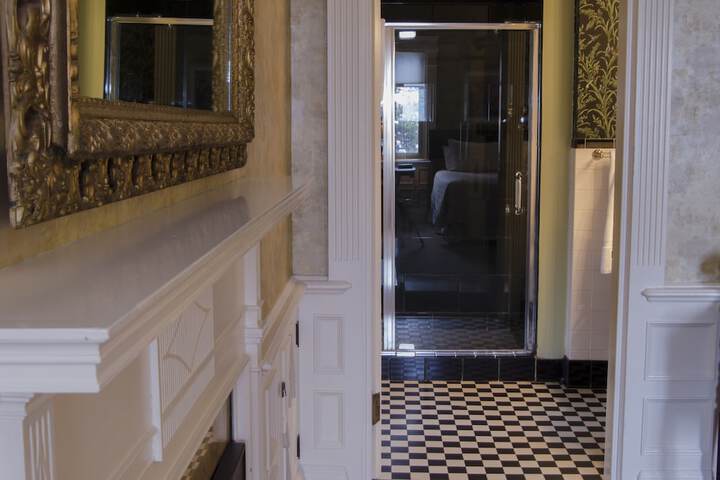 Room 35 of 61