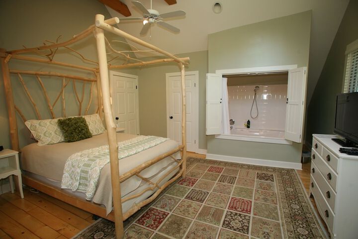 Room 21 of 165