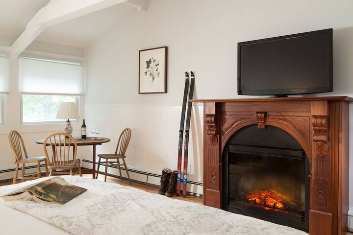 The Woodstock Inn on the Millstream