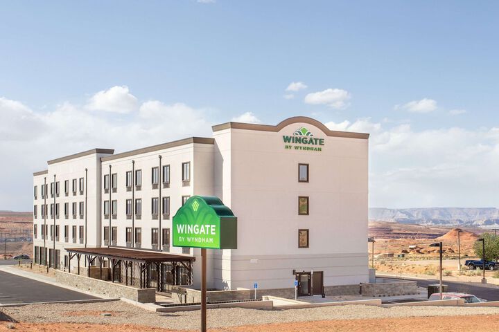 Hotel 2 of 51