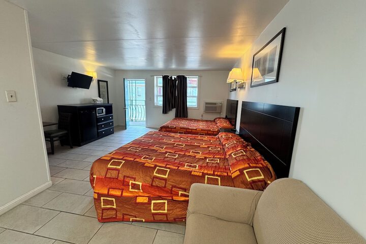 Room 32 of 84