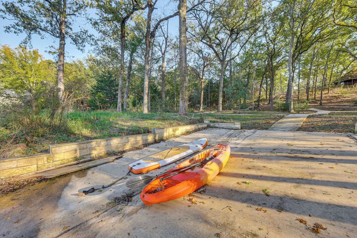 Game Room Trails! 30-acre Lakefront Streetman Gem