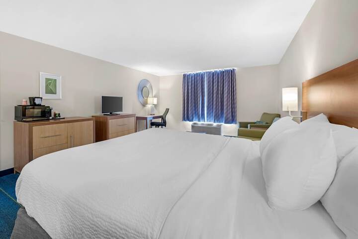 Sleep Inn & Suites Altoona North